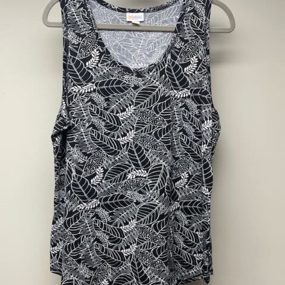 Women's LuLaRoe 3X sleeveless tank top, black/white.  Fits like a 1X.